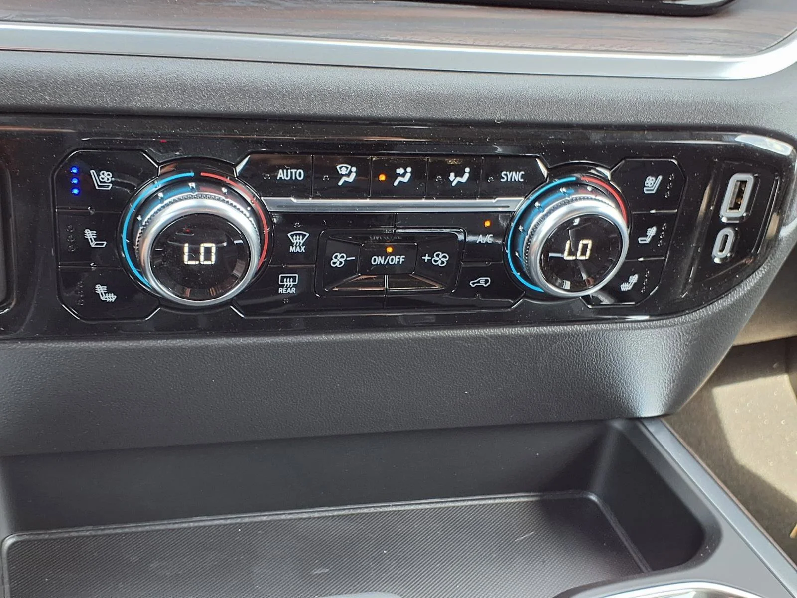 2026 GMC Sierra 1500 SLT - Photo 6