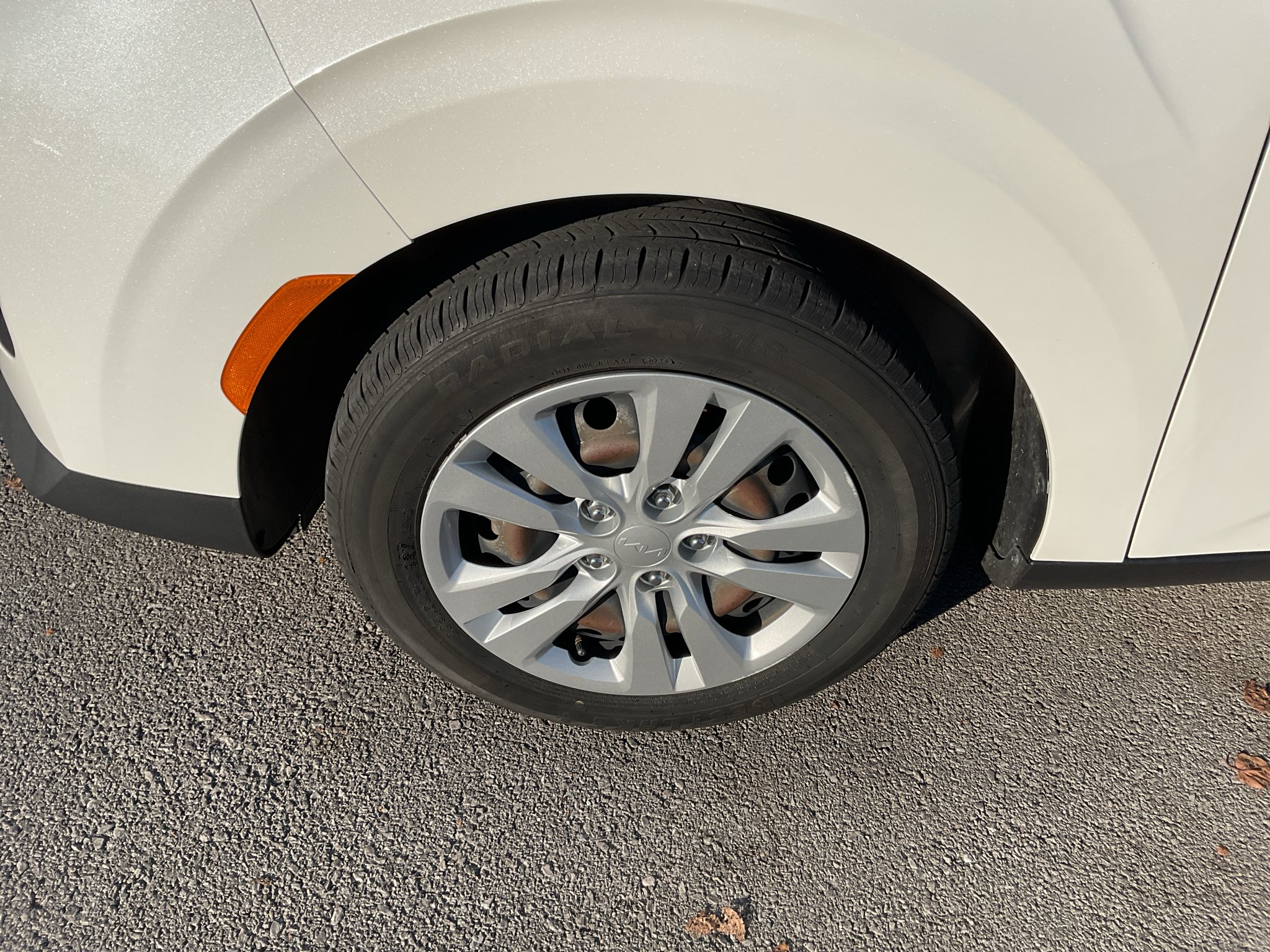 Used 2022 Snow White Pearl Kia LX image 5