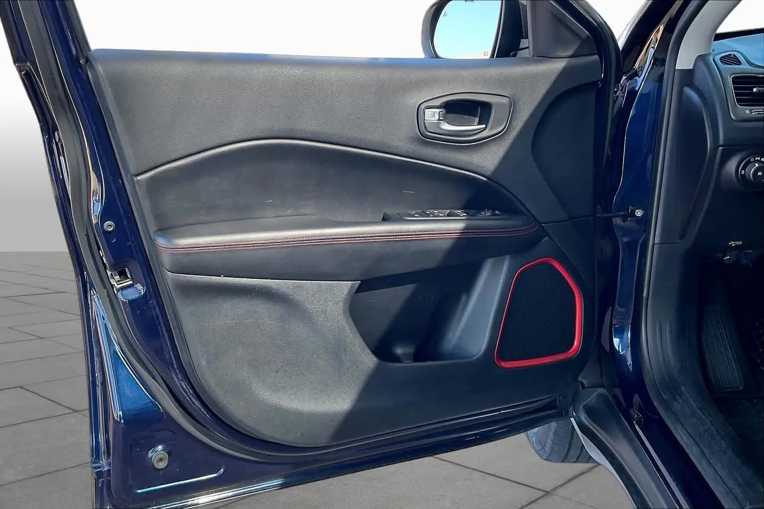 Used 2019 Jazz Blue Pearlcoat Jeep Trailhawk image 21