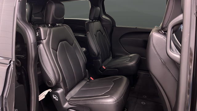 Used 2023 Brilliant Black Crystal Pearlcoat Chrysler Touring L image 25