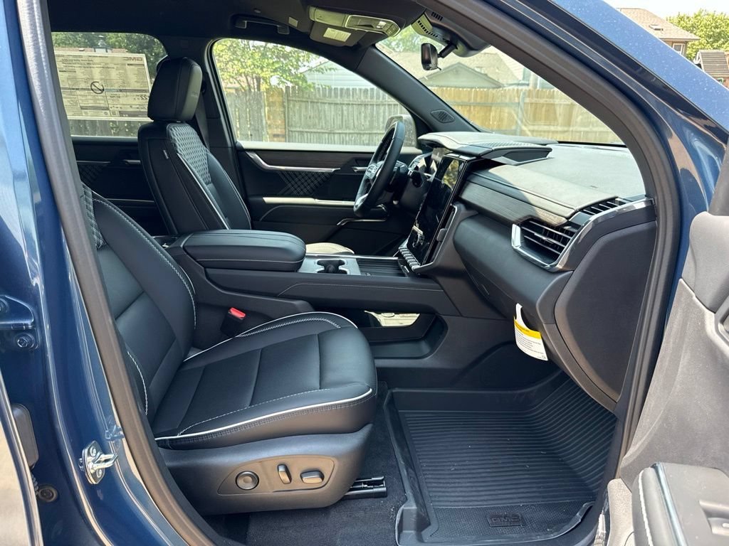 2026 GMC Acadia Denali - Photo 23