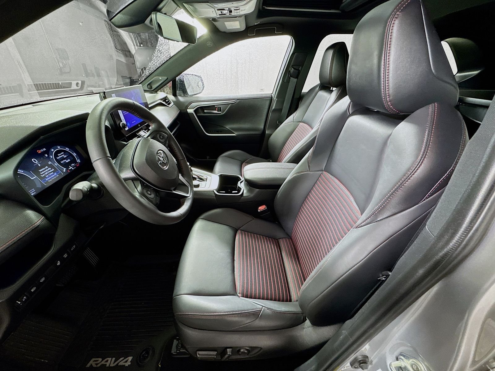 2024 Toyota RAV4 XSE - Photo 18