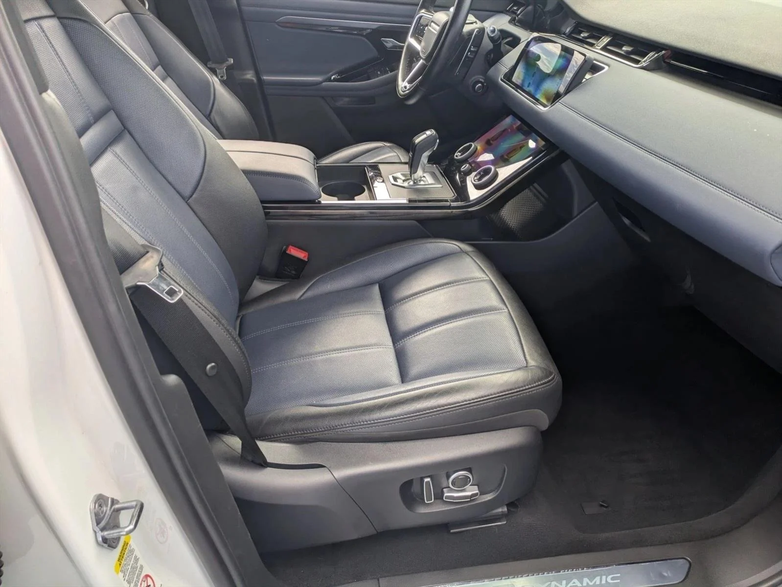 Used 2021 Yulong White Metallic Land Rover R-Dynamic S image 20