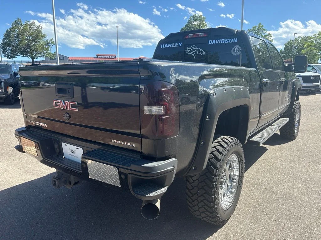 Used 2016 Onyx Black GMC Denali image 5