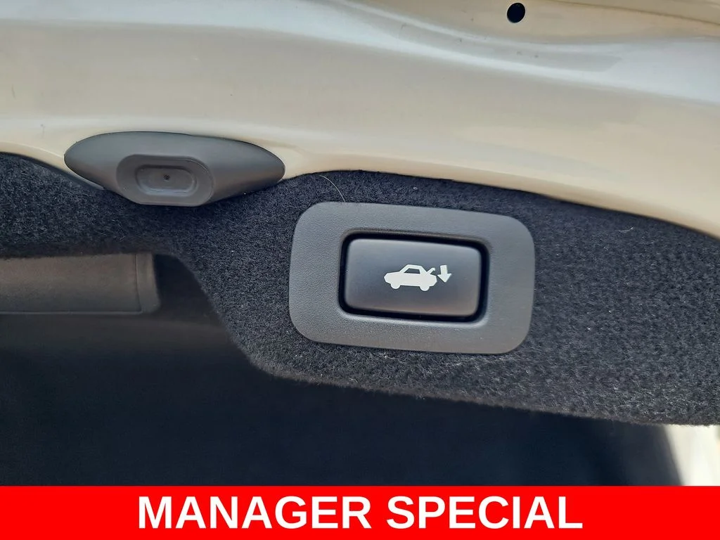 Used 2016 White Lexus 460 image 13