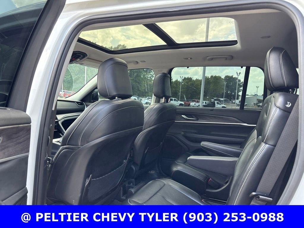 Used 2023  Jeep Limited image 20