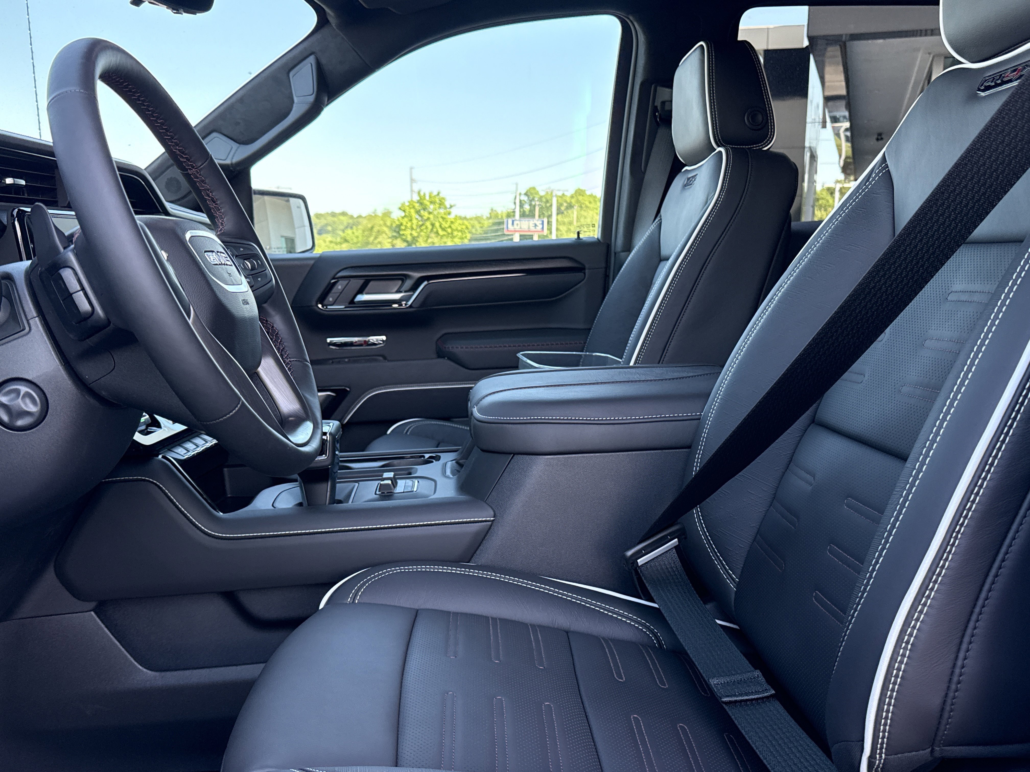 2026 GMC Sierra 1500 AT4X - Photo 5