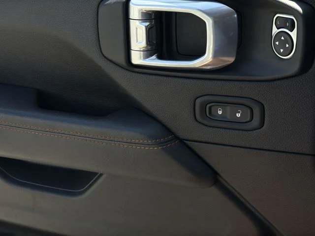 Used 2021 Gray Jeep Mojave image 34