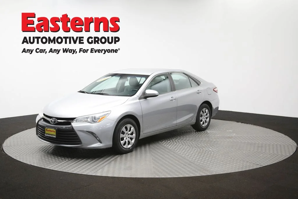 Used 2015 Silver Toyota LE image 54