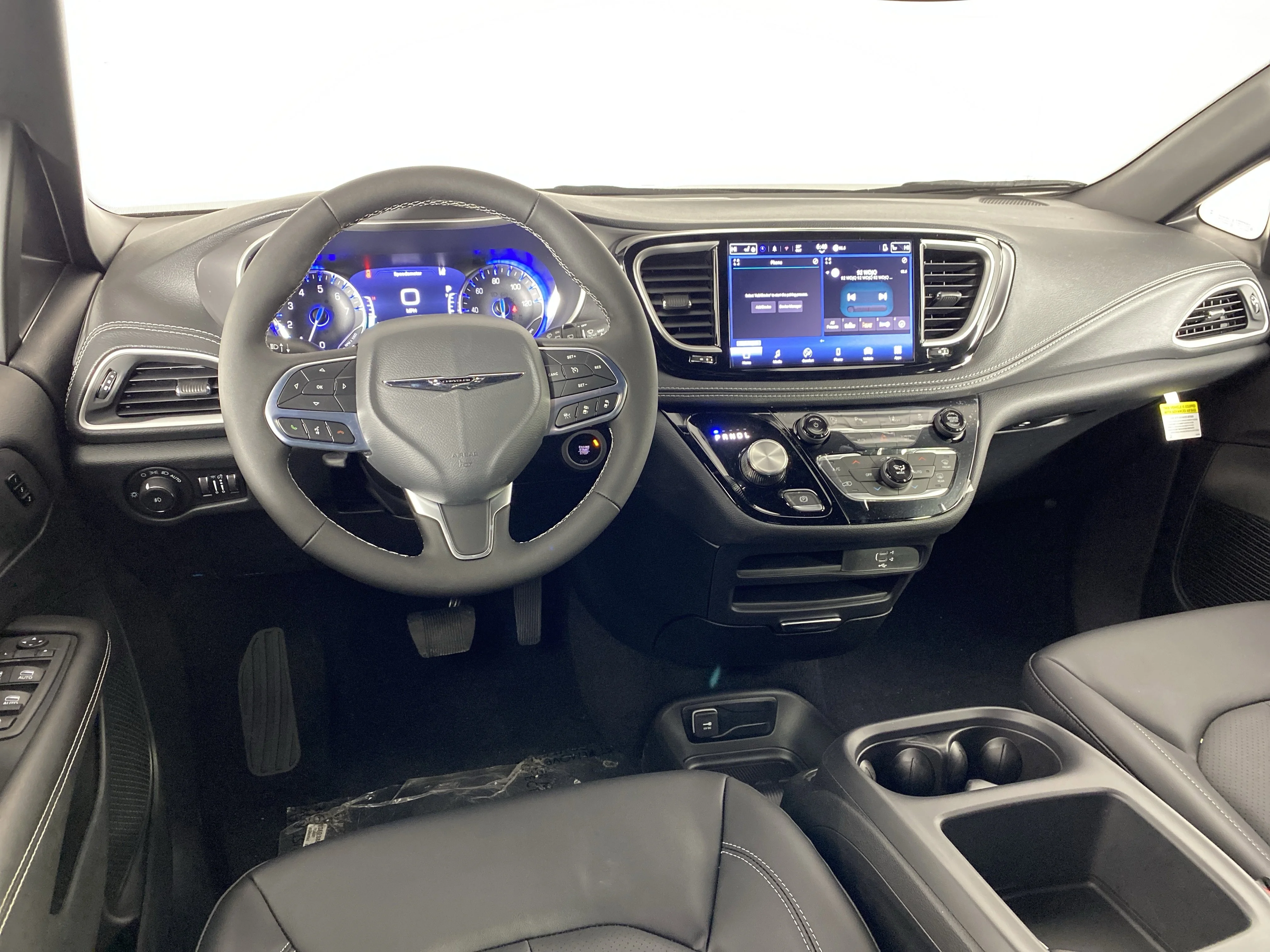 New 2026 Diamond Black Crystal Pearl-Coat Exterior Paint Chrysler Select image 15