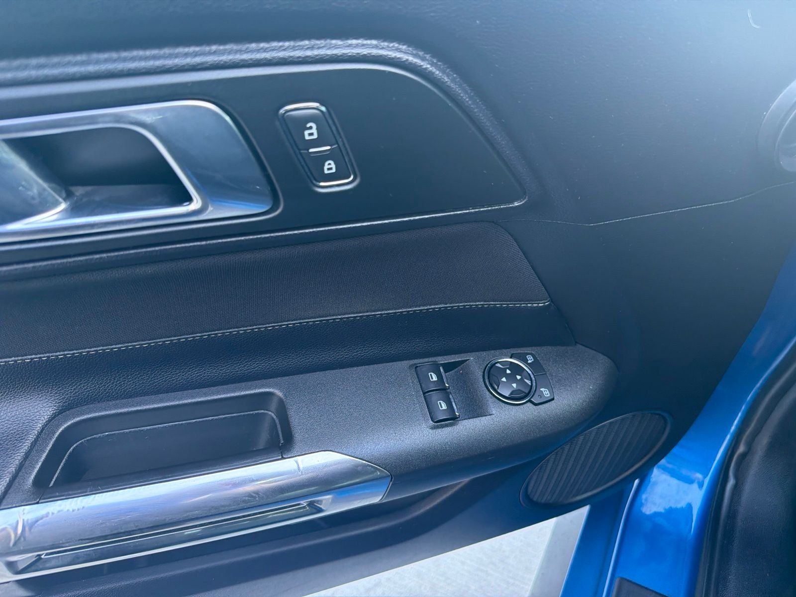 Used 2019 Velocity Blue Metallic Ford GT image 12