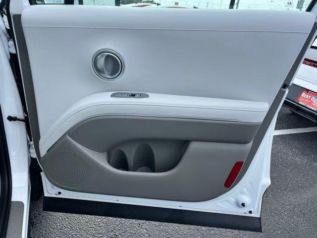 New 2026 White Hyundai SEL Premium FWD image 17