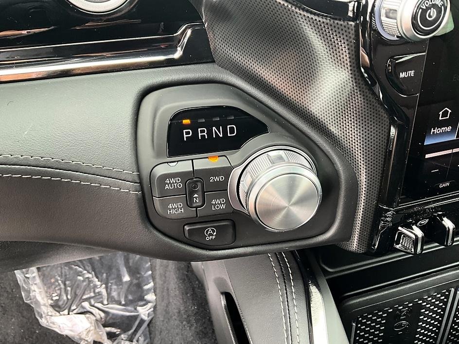 New 2026 Diamond Black Crystal Pearl-Coat Exterior Paint RAM Limited image 19