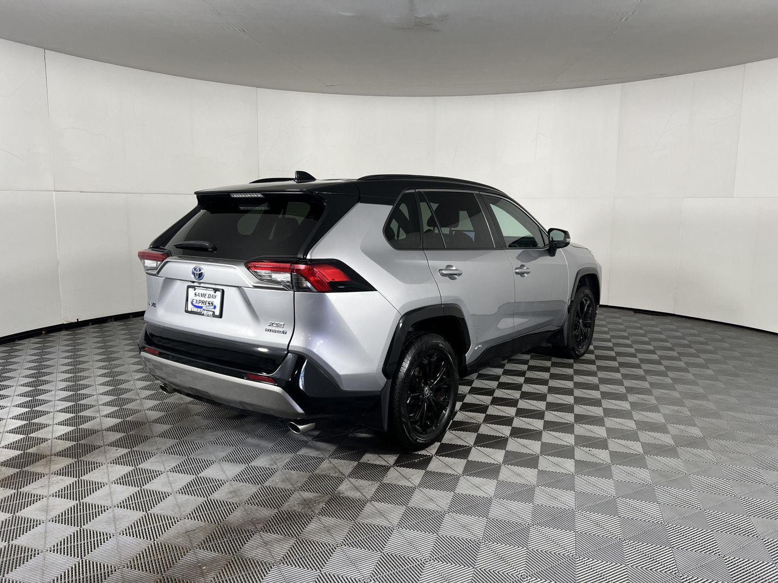 Used 2023 Silver Sky Metallic w/Midnight Black Metallic Roof Toyota XSE image 11