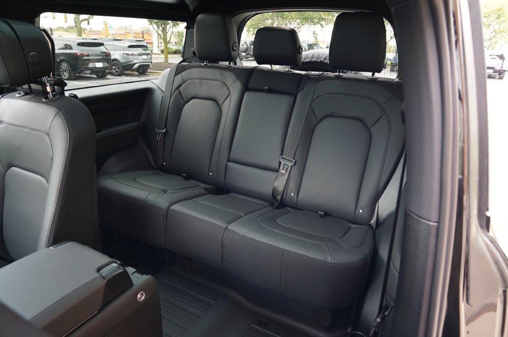 New 2026 Santorini Black Land Rover V8 image 32