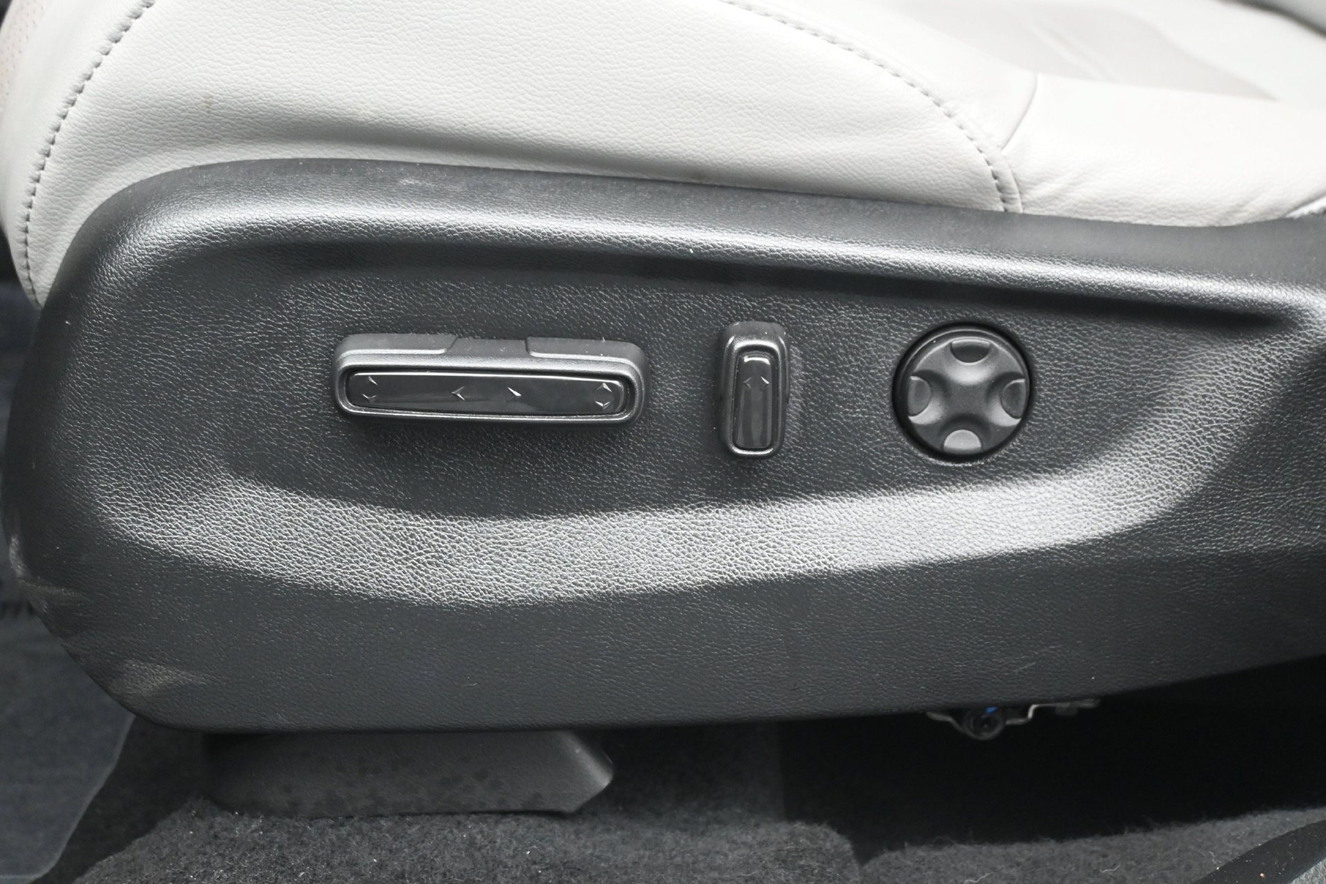 Used 2019 Silver Honda EX-L image 28
