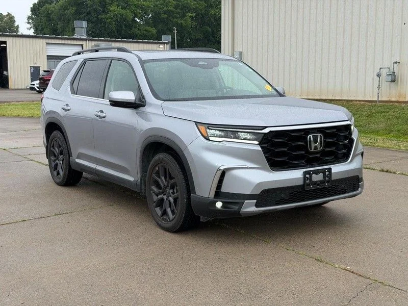 2025 Honda Pilot Touring AWD's photo