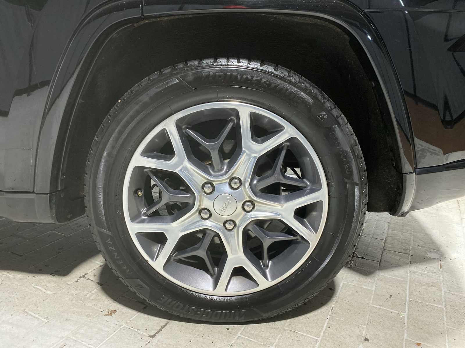 Used 2019 Diamond Black Crystal Pearlcoat Jeep Overland image 8