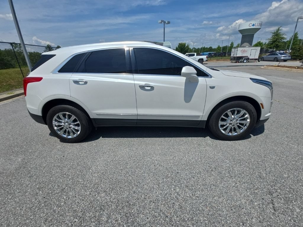 Used 2017 CRYSTAL WHITE TRICOAT Cadillac Luxury FWD image 6