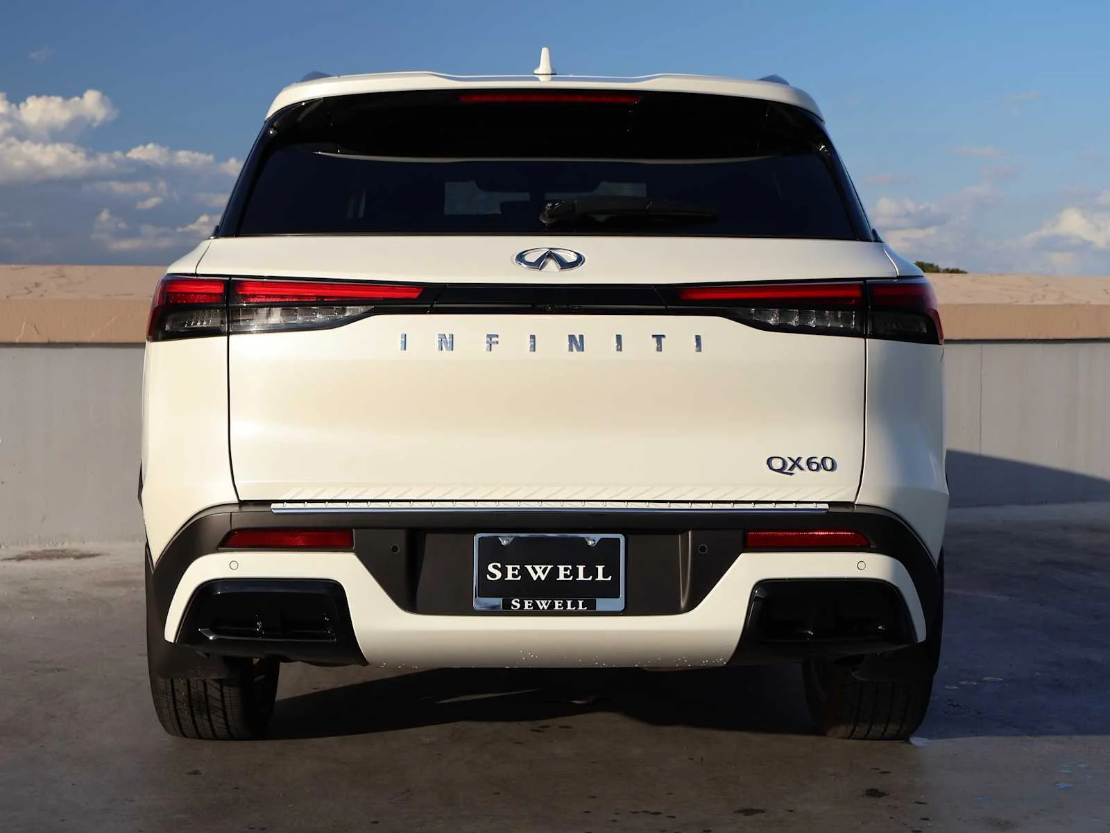 Certified Used 2024 Majestic White INFINITI LUXE image 5