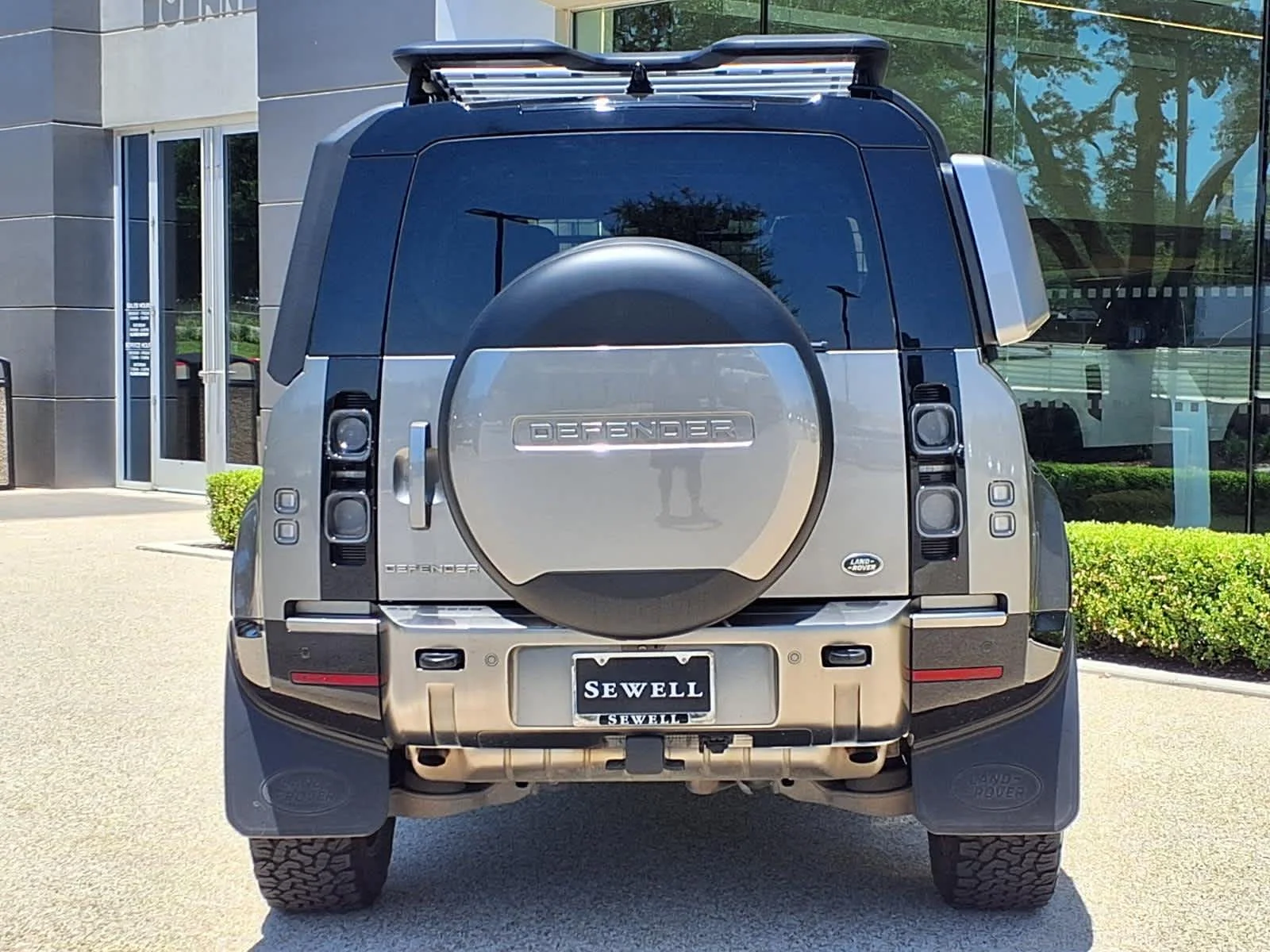 Used 2021 Silicon Silver Premium Metallic Land Rover X image 7