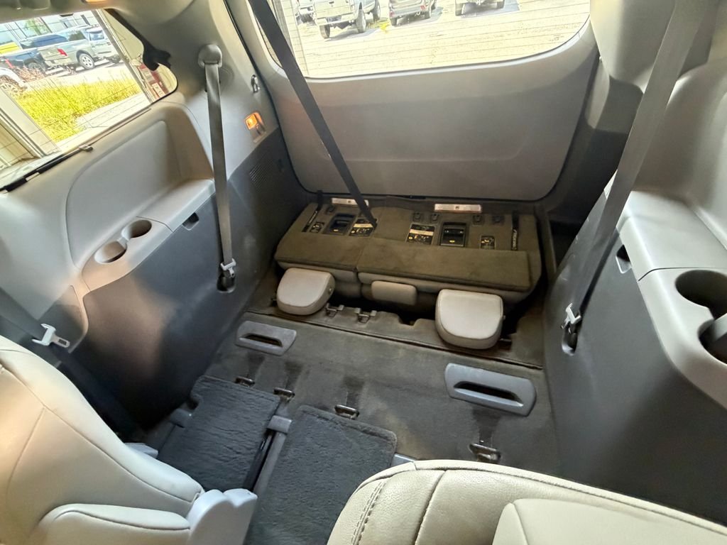 Used 2015 Gray Toyota XLE image 22
