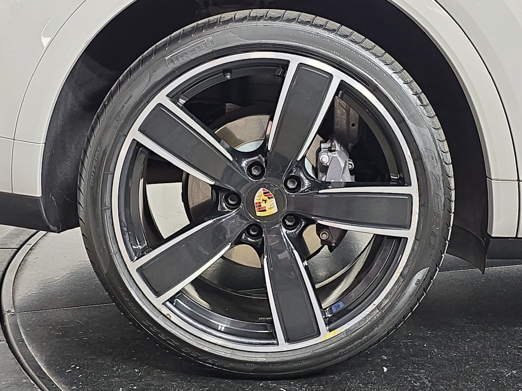 Used 2022  Porsche Platinum Edition image 29