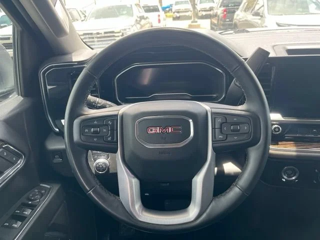 Used 2024 Summit White GMC Elevation image 17