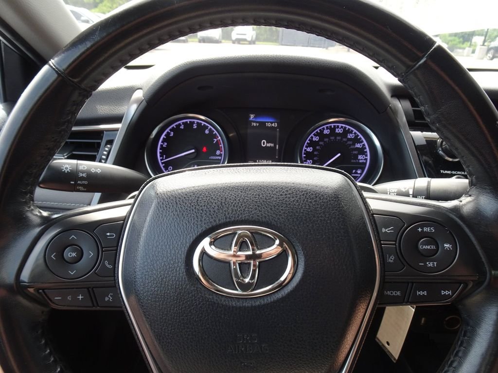 Used 2019 Silver Toyota SE image 18