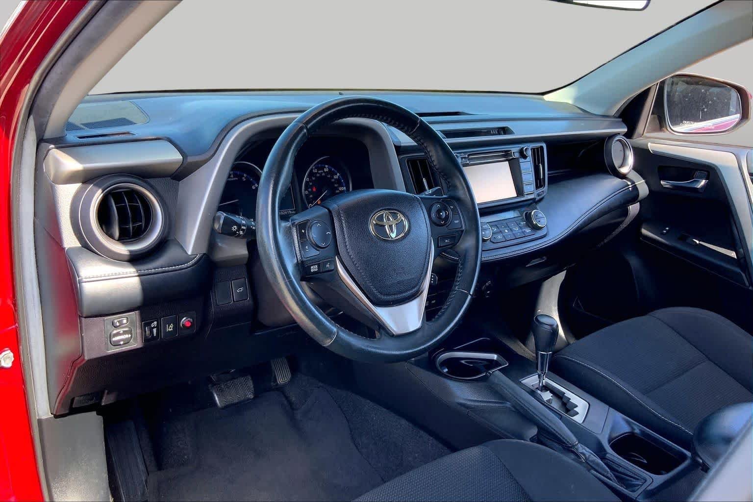 Used 2018 Ruby Flare Pearl Toyota XLE image 17