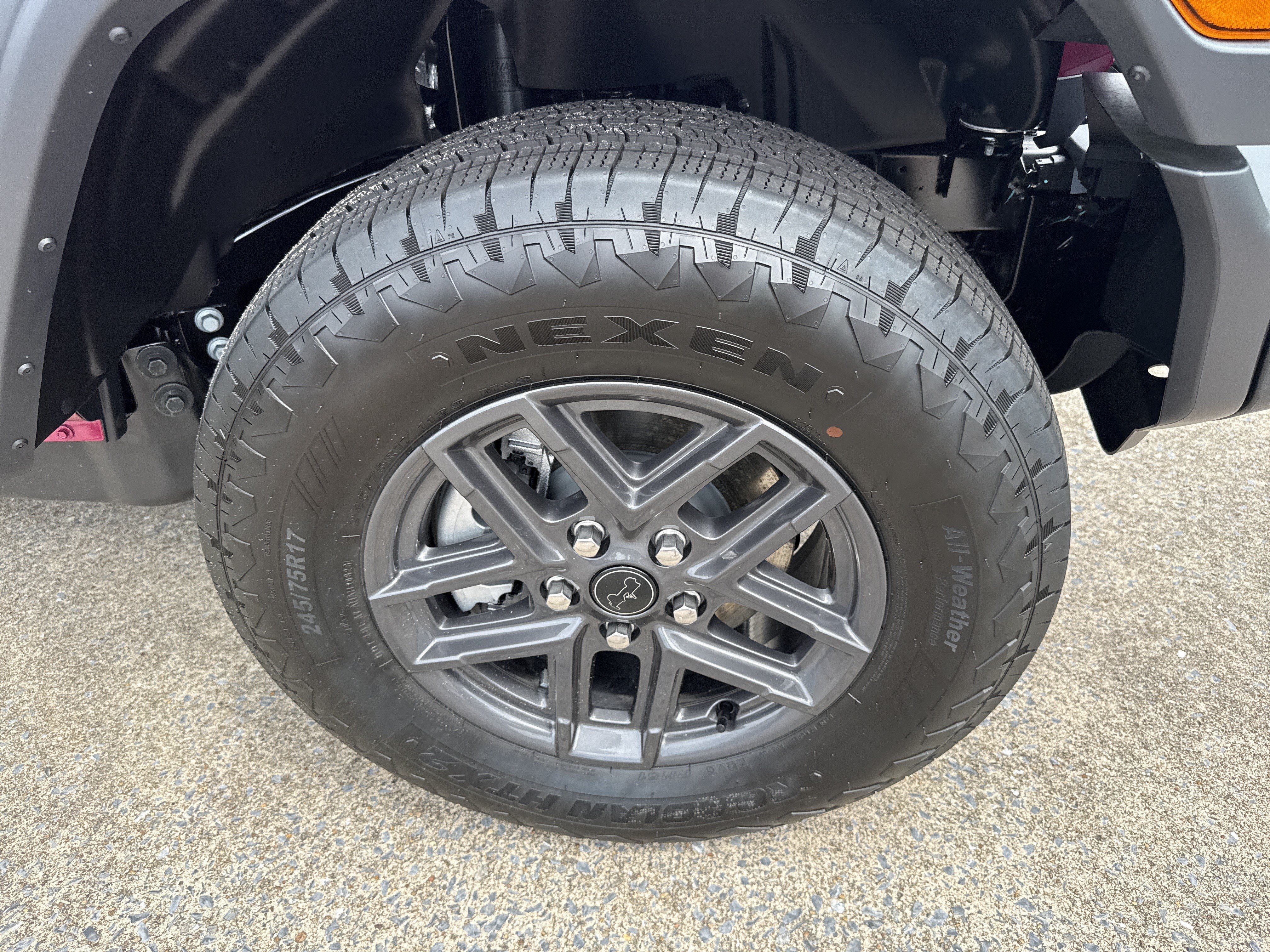 New 2026 Tuscadero Pearlcoat Jeep Sport S image 12