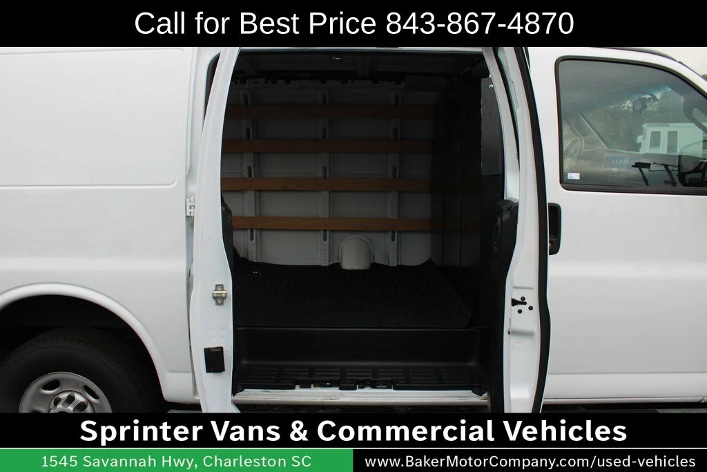 2023 GMC Savana Cargo Work Van - Photo 35