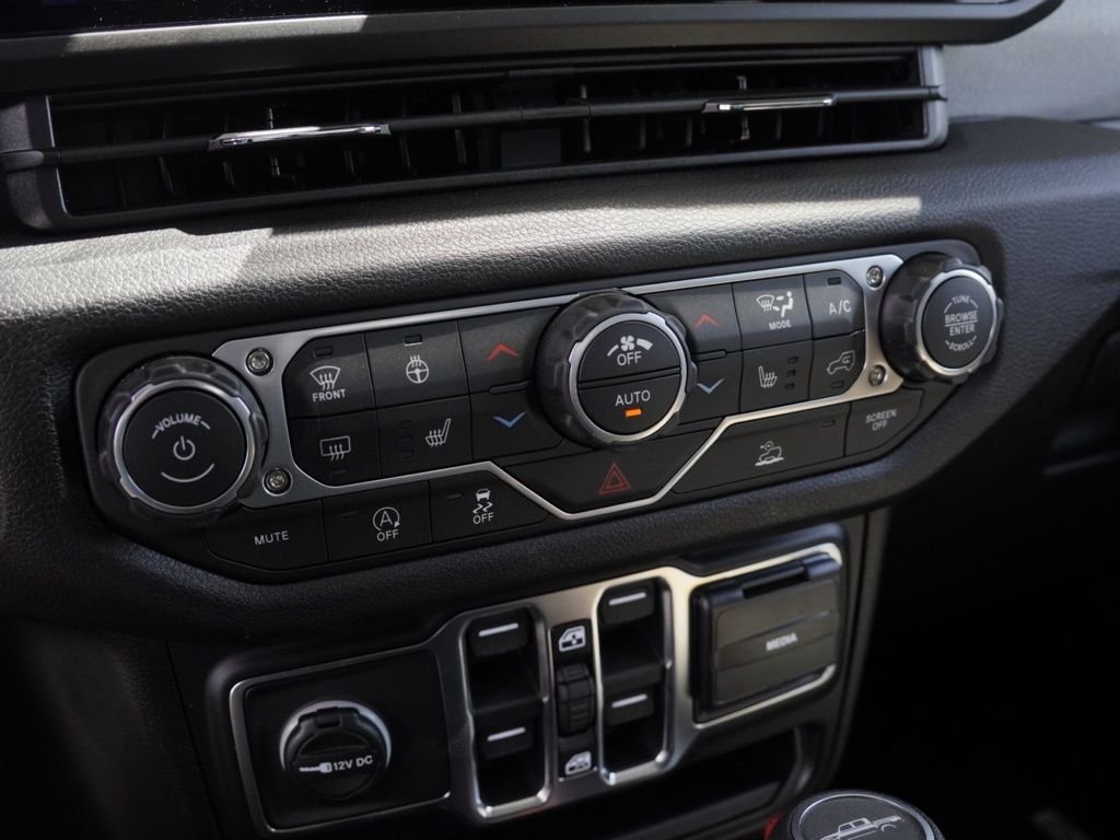 New 2026 Black Clear-Coat Exterior Paint Jeep Sport S image 14