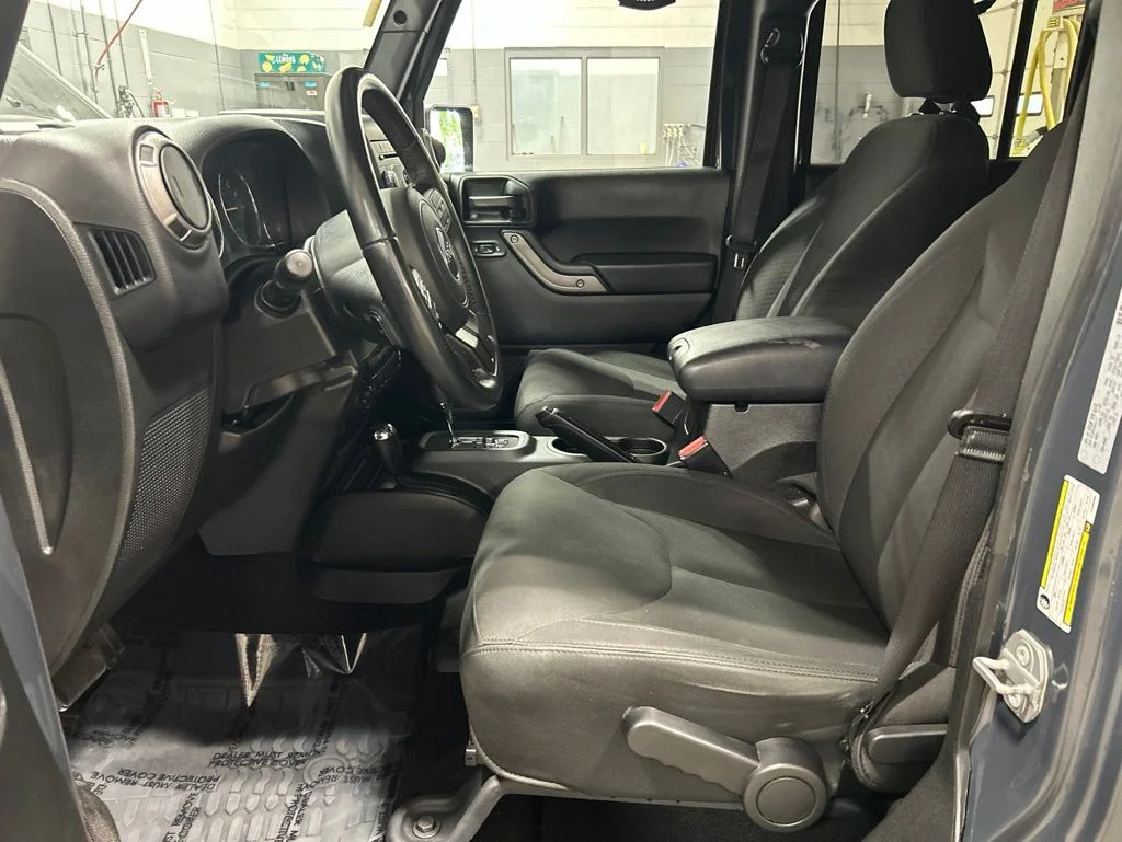 Used 2018 Gray Jeep Unlimited Sport image 14