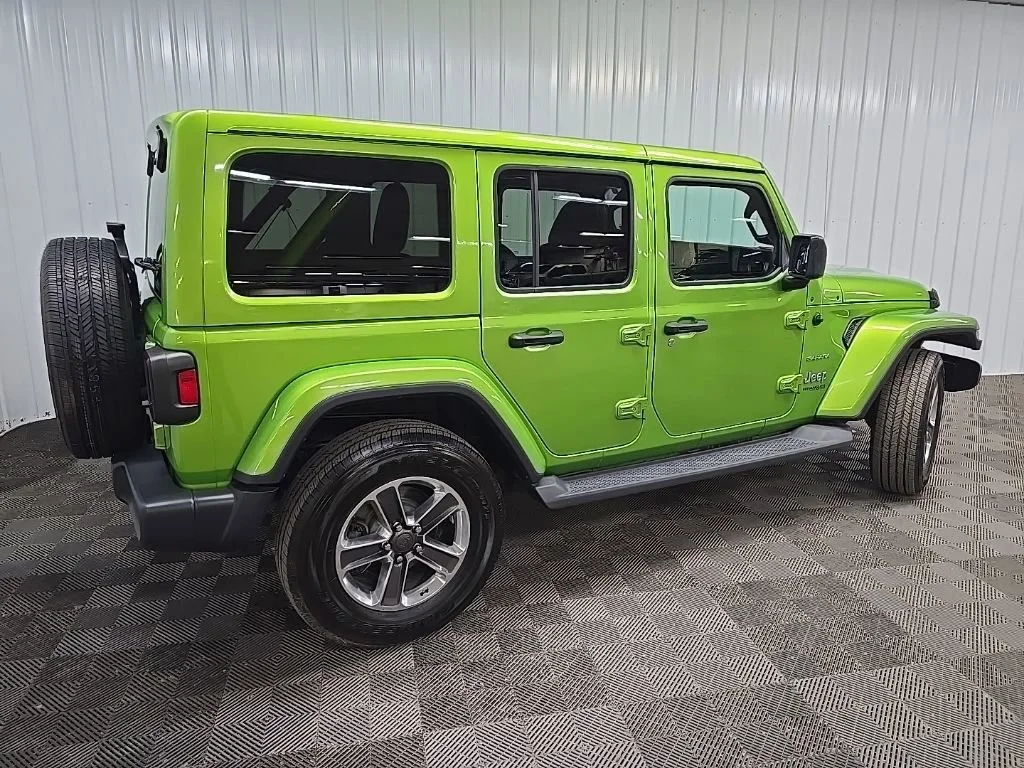 Used 2020 Gr Jeep Sahara image 3