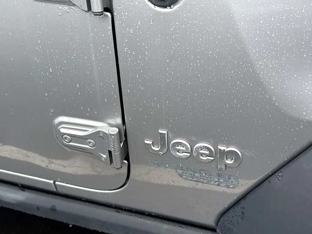 Used 2018 Silver Jeep Unlimited Sport S image 5
