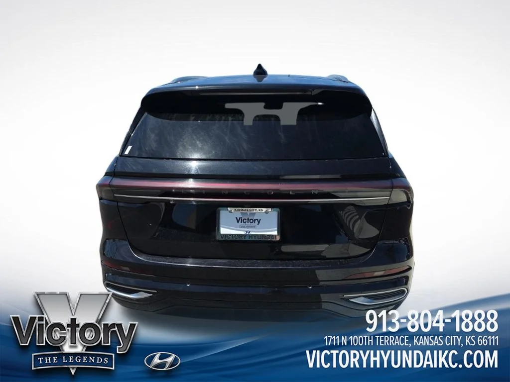 Used 2024 Black Lincoln Reserve image 4