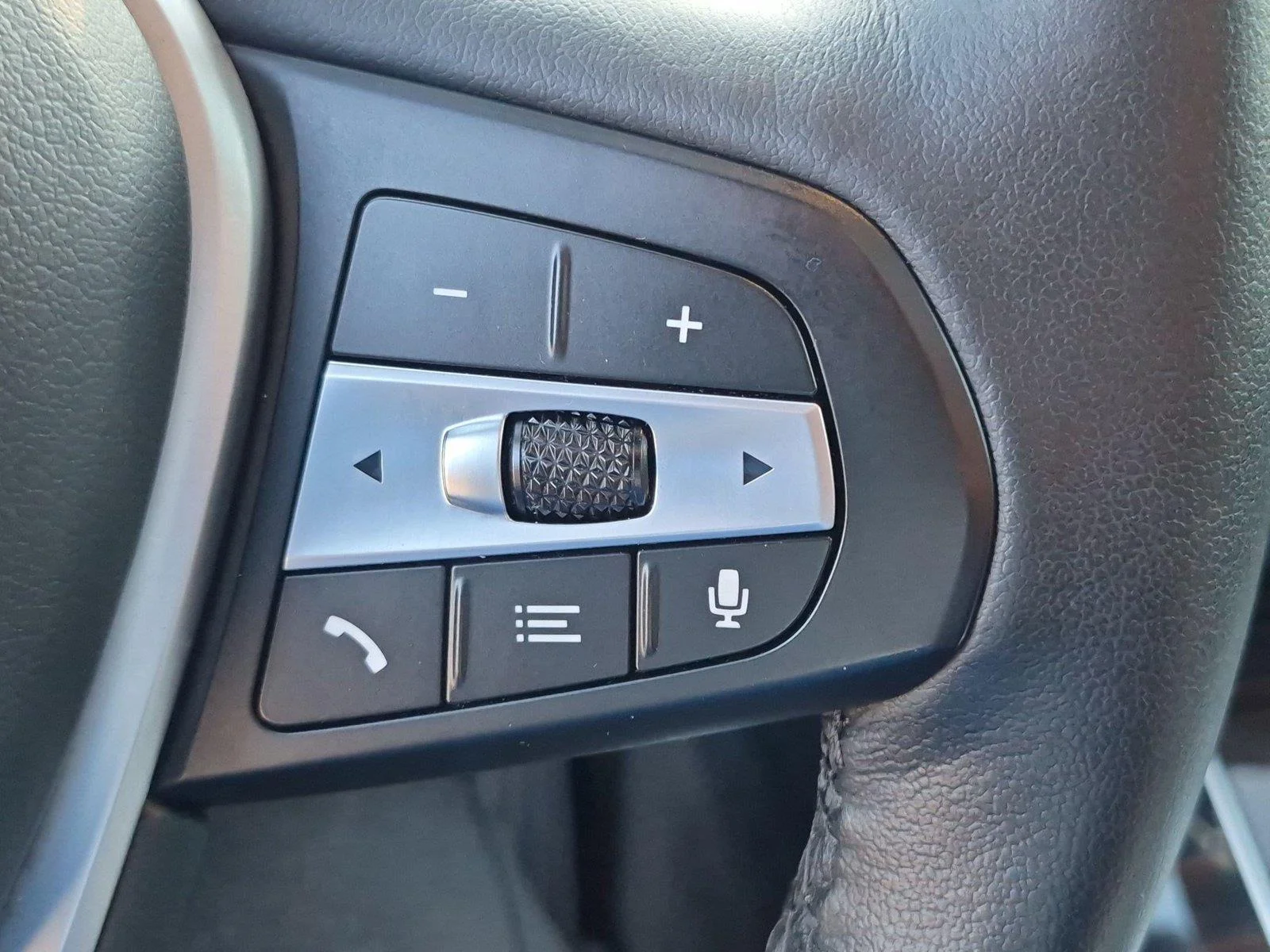 Used 2025 Mineral White Metallic BMW xDrive40i image 19