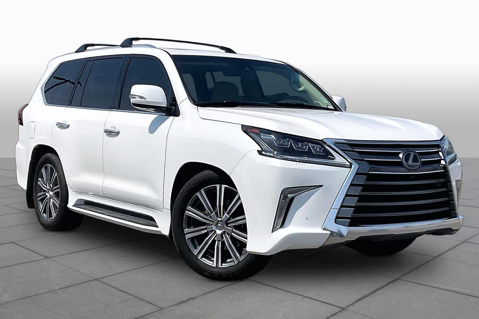 Used 2017 Starfire Pearl Lexus  image 3