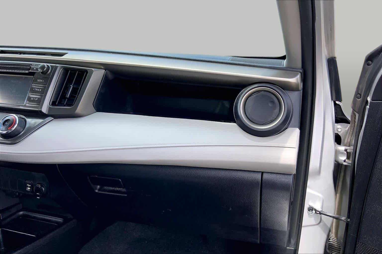 Used 2015 Classic Silver Metallic Toyota LE image 18