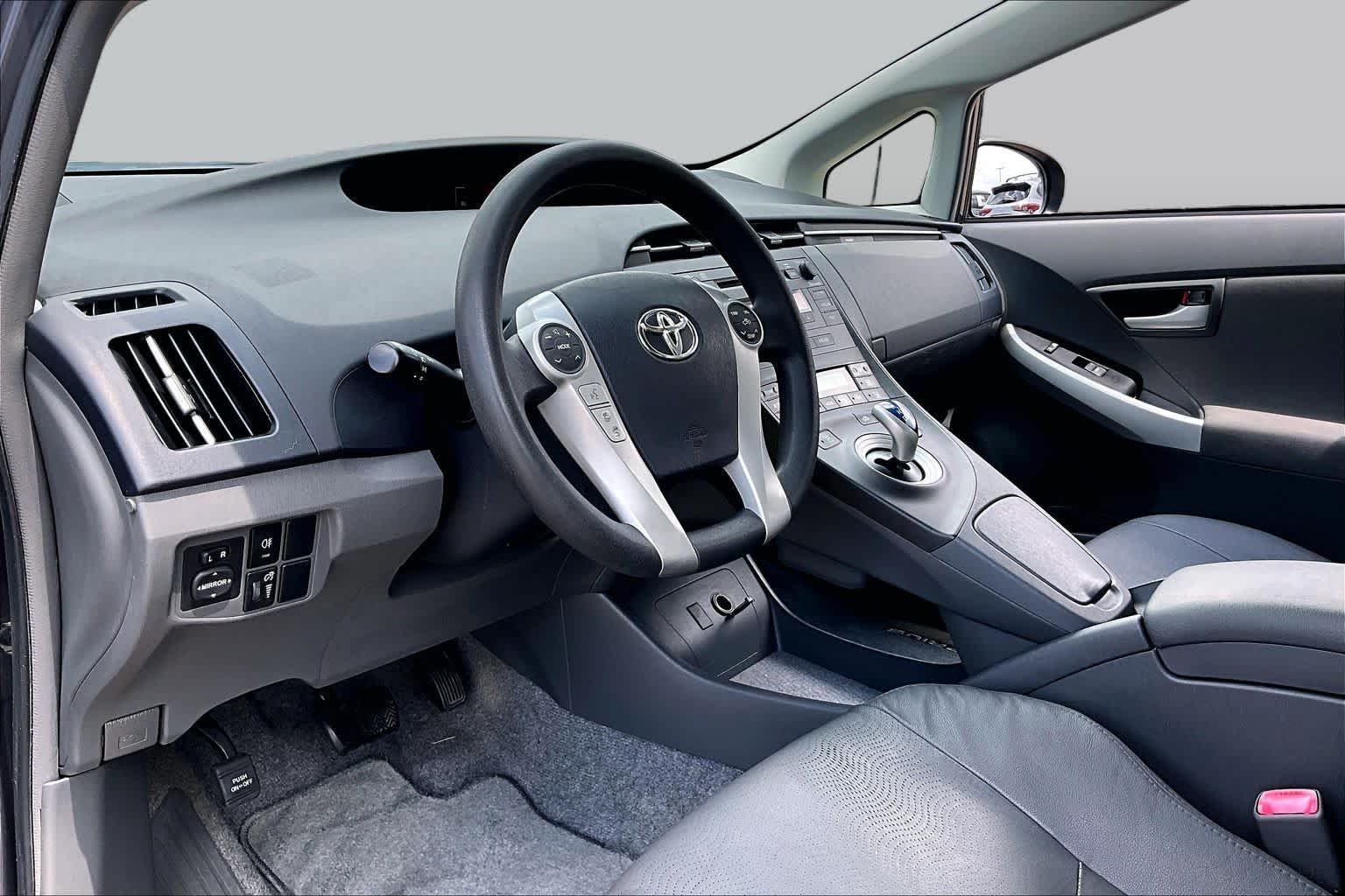 Used 2011 Winter Gray Metallic Toyota III image 17