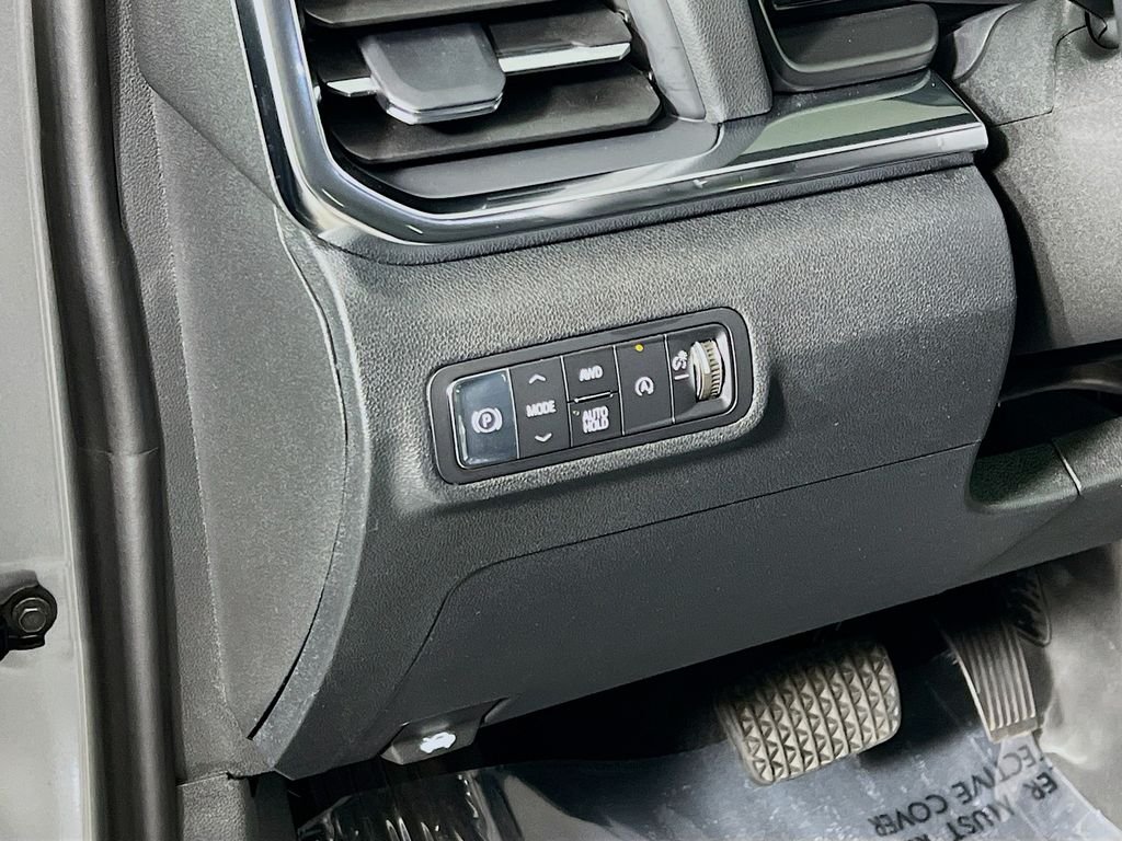 Used 2026 Sterling Metallic GMC Elevation image 10