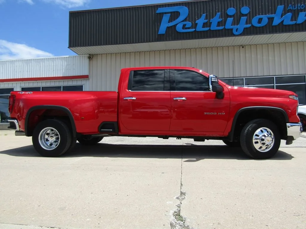 Used 2024 Chevrolet Silverado 3500HD LTZ with VIN 1GC4YUEY3RF378341 for sale in Kansas City