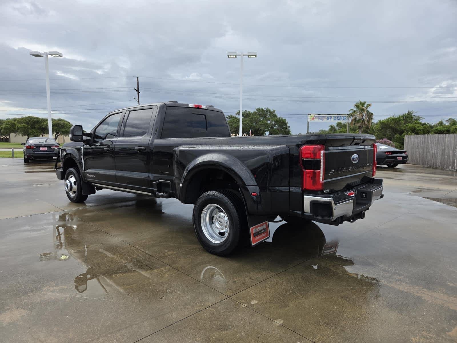Used 2023 Agate Black Metallic Ford LARIAT image 3