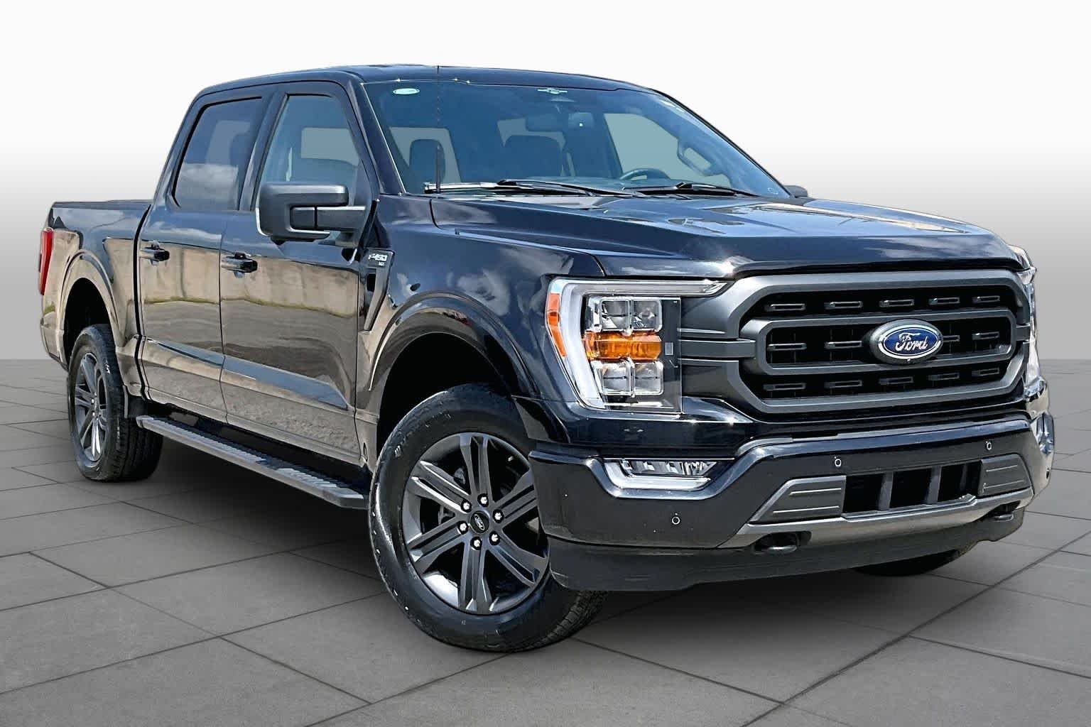 Used 2023 Agate Black Metallic Ford XLT image 3