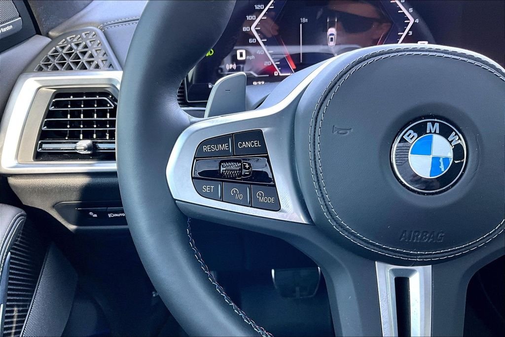 Used 2025 White BMW M60i image 20