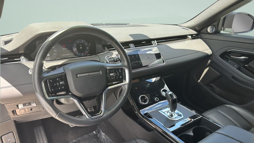 Used 2023  Land Rover R-Dynamic SE image 26
