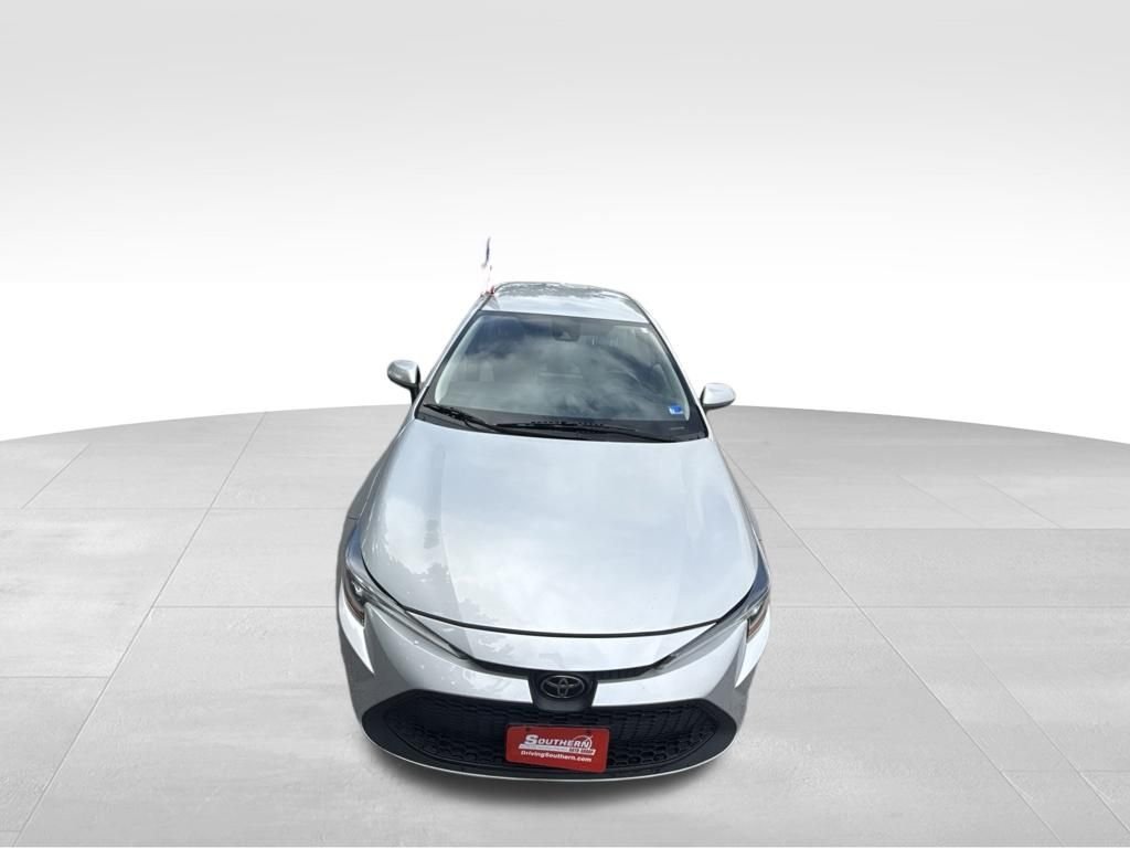 Used 2022 Silver Toyota LE image 10
