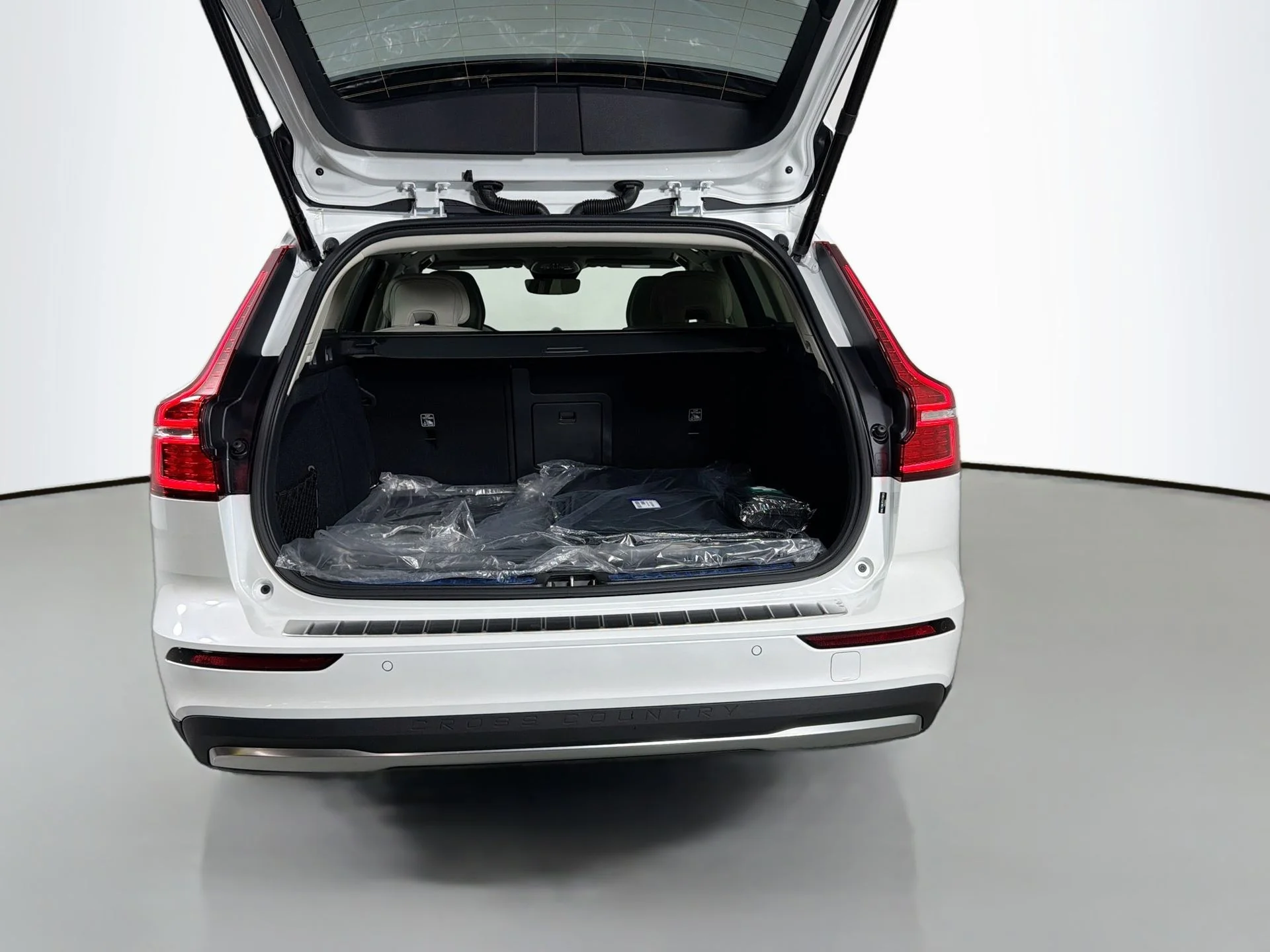 New 2026 Crystal White Volvo Ultra image 27