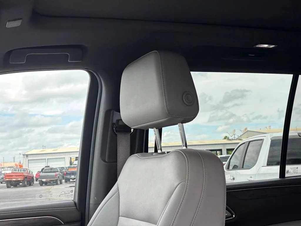 Used 2023 White Chevrolet Z71 image 15